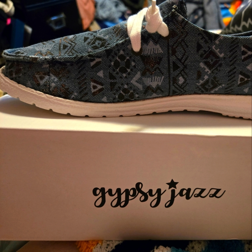 Gypsy jazz  Teal Alvardo Size 10- New in Box-Never Worn